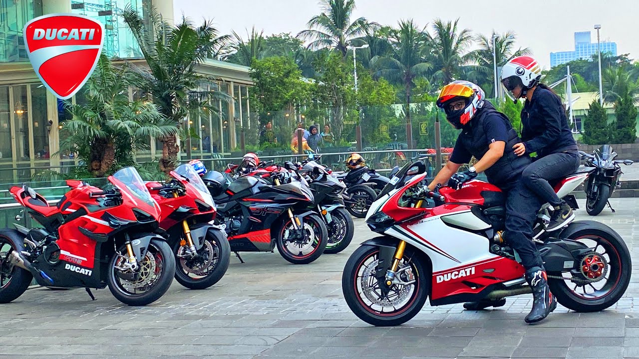 Super Loud Ducati Panigale 1199 Termignoni Exhaust - Roaring Sound Showcase On Public!