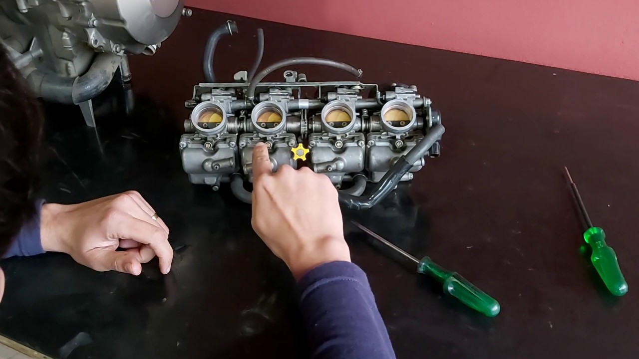 Como fazer a regulagem da mistura ar combustível do carburador da Hornet 600F