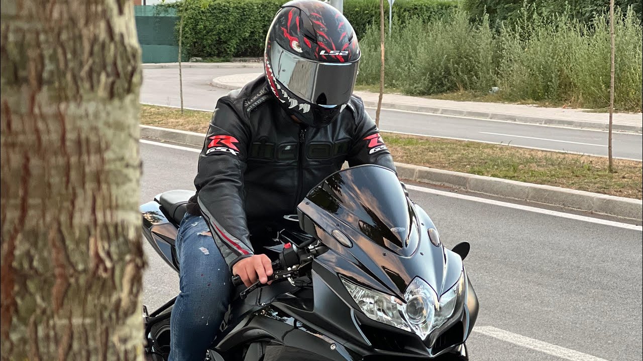 All Black SUZUKI GSX-R750 '10 AKRAPOVIČ Exhaust System Sound (HD)