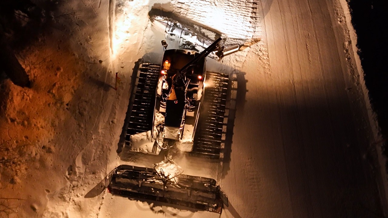 Prinoth Leitwolf W at work - Mixed view and engine sound