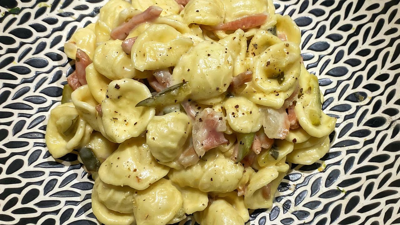Orecchiette fresche con zucchine e speck. -RICETTA-
