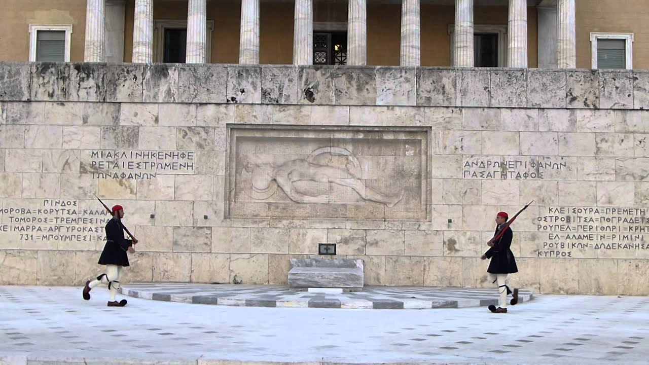 Die seltsamen Bewacher des Parlaments in Athen!