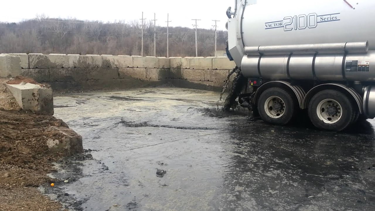 Sewer Jet Vac Emptying & Dumping Tank