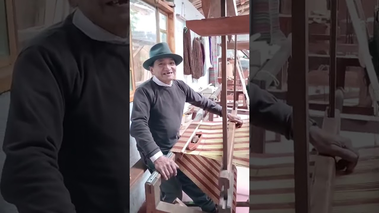Visitando el taller y almacén del maestro Alberto Conejo...En Otavalo Peguche....