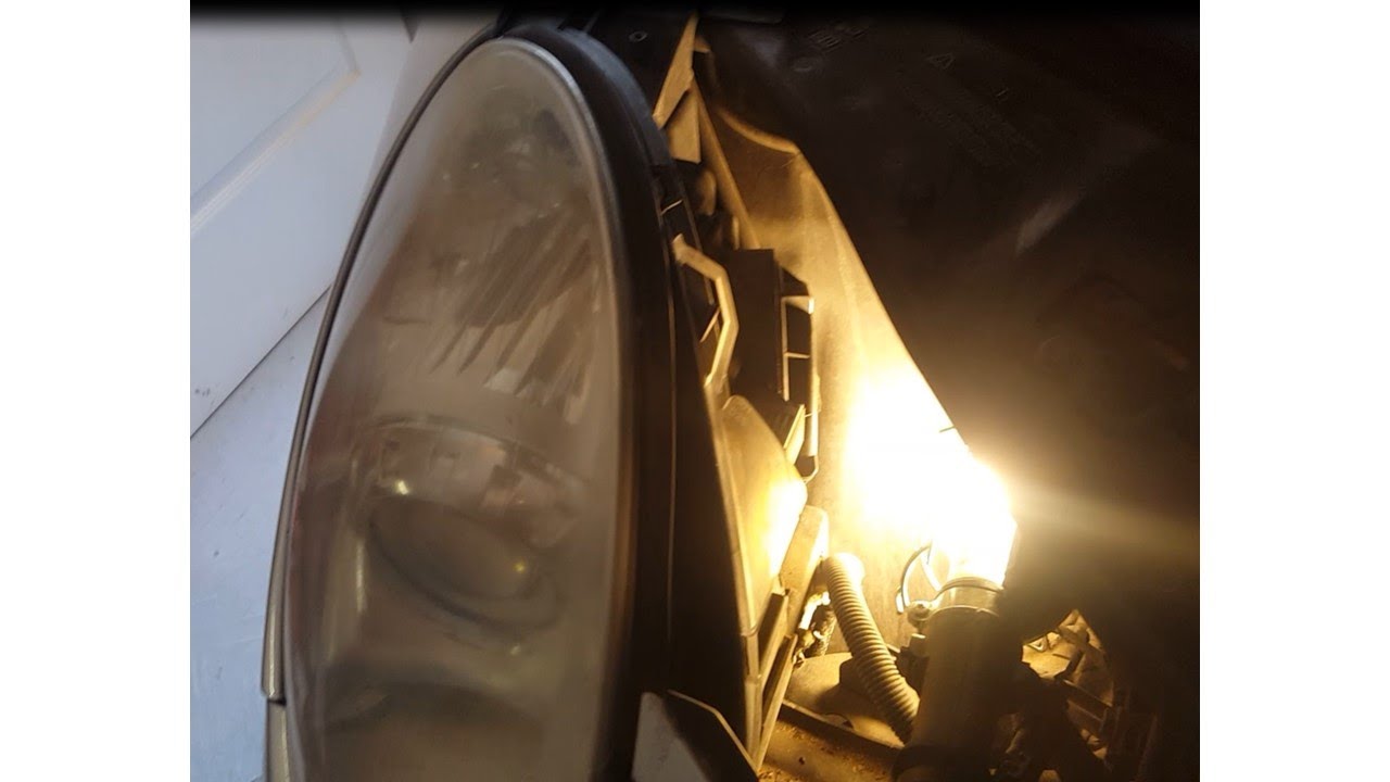 2007 Mercedes R Class   HID D2S Low Beam Bulb Change   Passenger Side