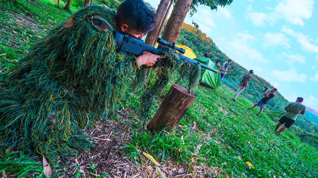 ATIREI NOS MEUS AMIGOS DE SNIPER NO ACAMPAMENTO!