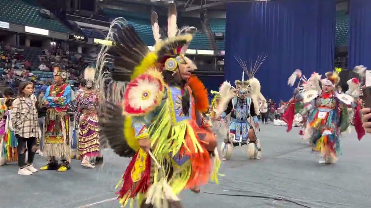 Mens Fancy war dance @ saskatoon