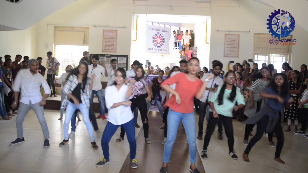 Best Flashmob At Sathaye College 2017