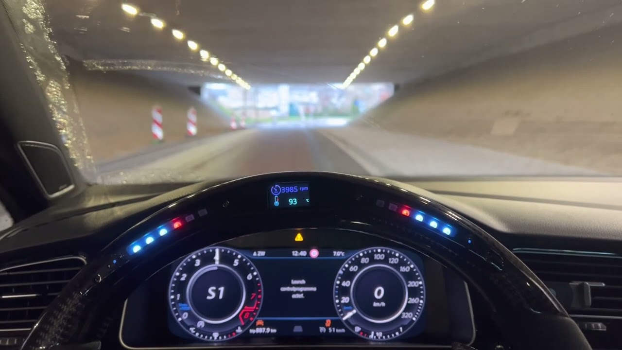GOLF R LOUD LAUNCH IN TUNNEL AKRAPOVIC