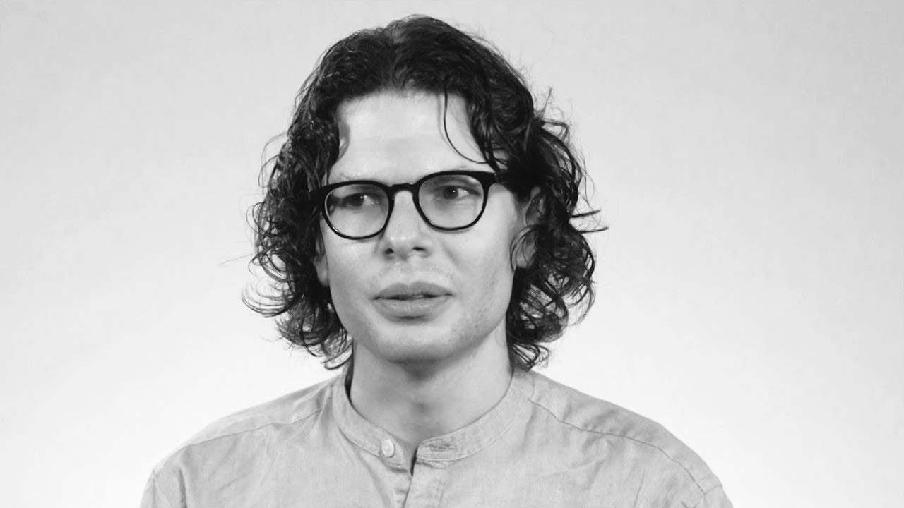 'It's very cruel that anyone a writes books' | #VintageMeets Simon Amstell