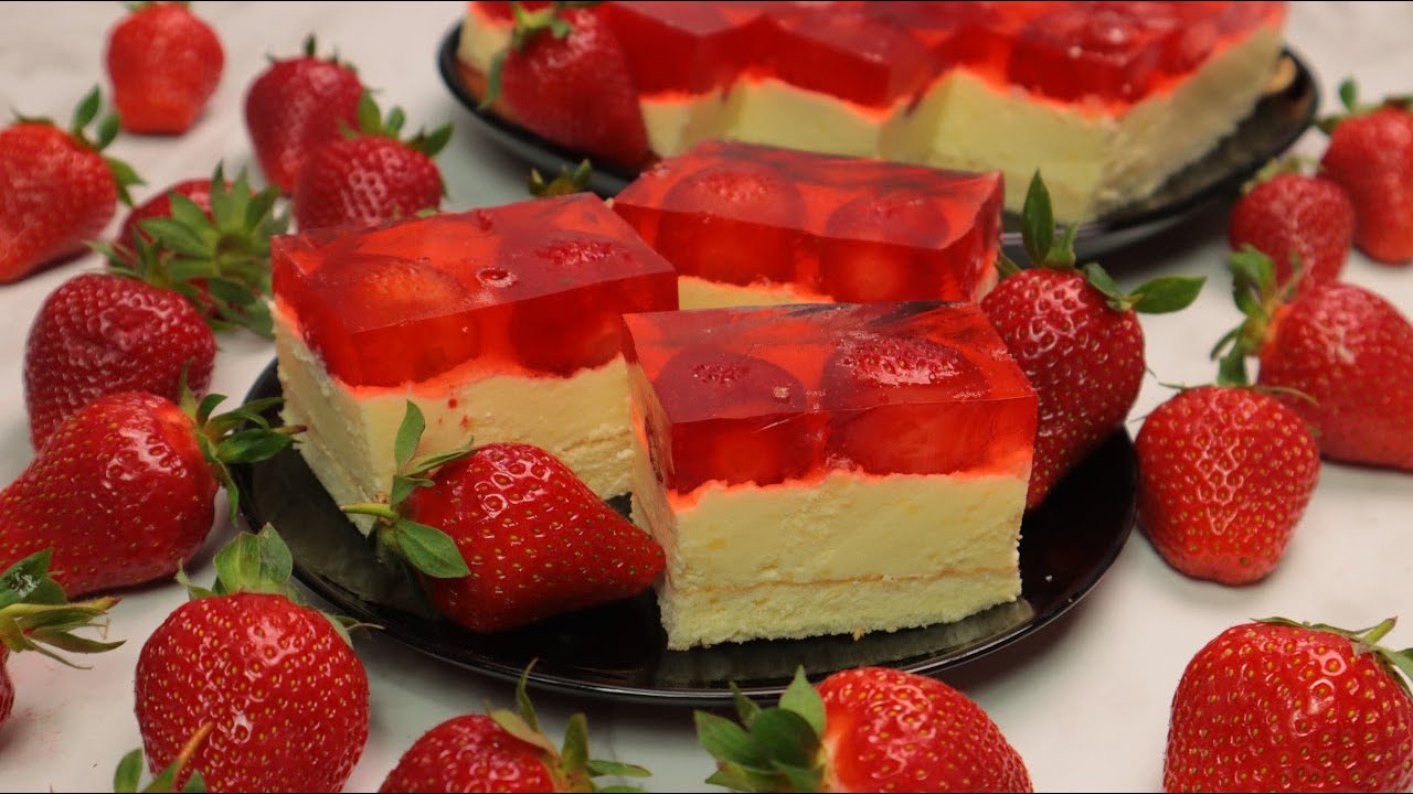 Ciasto truskawkowe z kremem i galaretką – coś pysznego musisz je zrobić