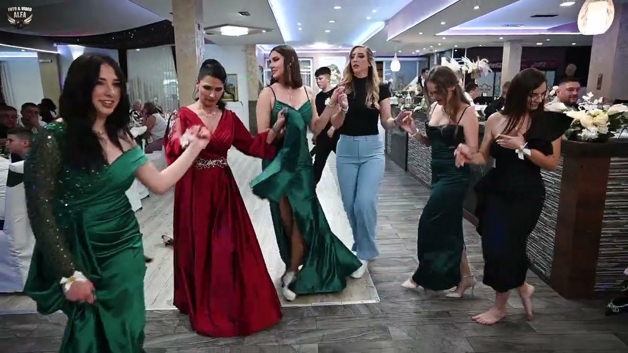 Djevojke zaigrale 
