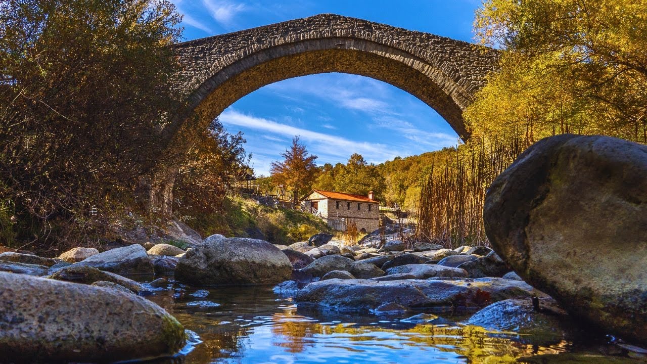 &Beta;ό&iota;&omicron; | H &alpha;&upsilon;&theta;&epsilon;&nu;&tau;&iota;&kappa;ή &Epsilon;&lambda;&lambda;ά&delta;&alpha;, &tau;&omicron;&upsilon; &beta;&omicron;&upsilon;&nu;&omicron;ύ, &tau;&eta;&sigmaf; &iota;&sigma;&tau;&omicron;&rho;ί&alpha;&sigmaf; &kappa;&alpha;&iota; &tau;&omicron;&upsilon; &pi;&omicron;&lambda;&iota;&tau;&iota;&sigma;&mu;&omicron;ύ