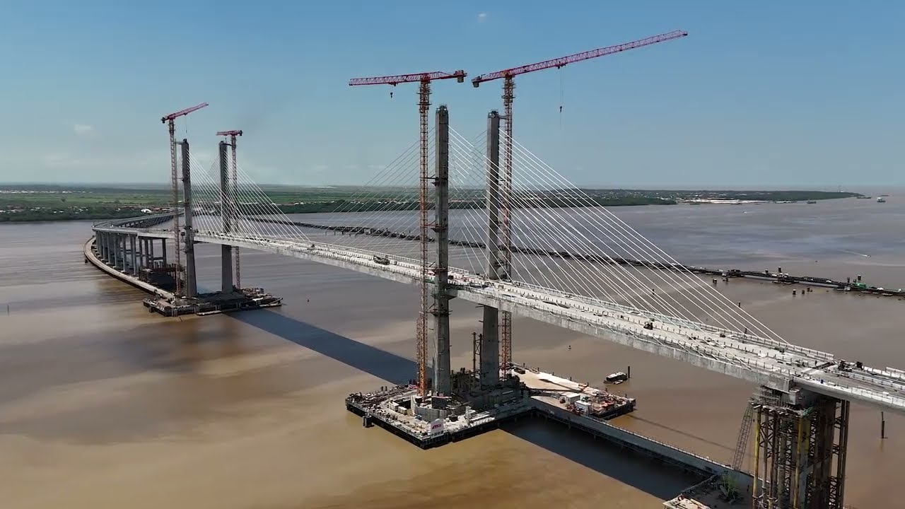 Мост New Demerara Harbour Bridge построен на века и создан для вас.