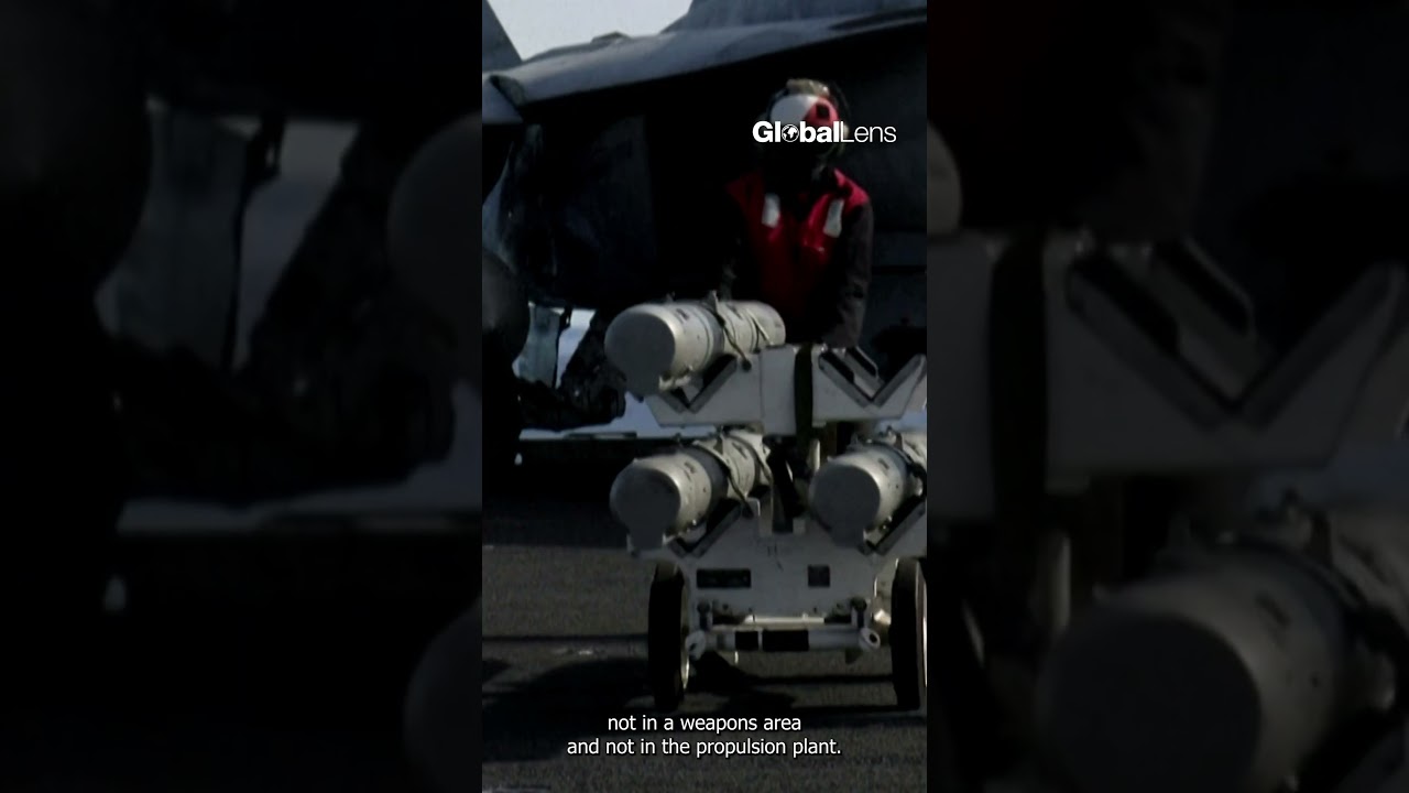 Пожар на борту эсминца USS Gerald R. Ford вызвал панику после того, как двое моряков получили ран...