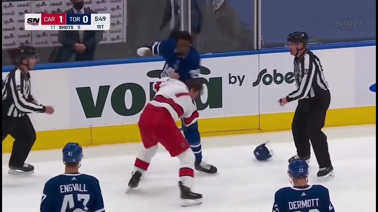 Wayne Simmonds (Toronto Maple Leafs) Vs Brendan Smith (Carolina Hurricanes) - 2/7/22