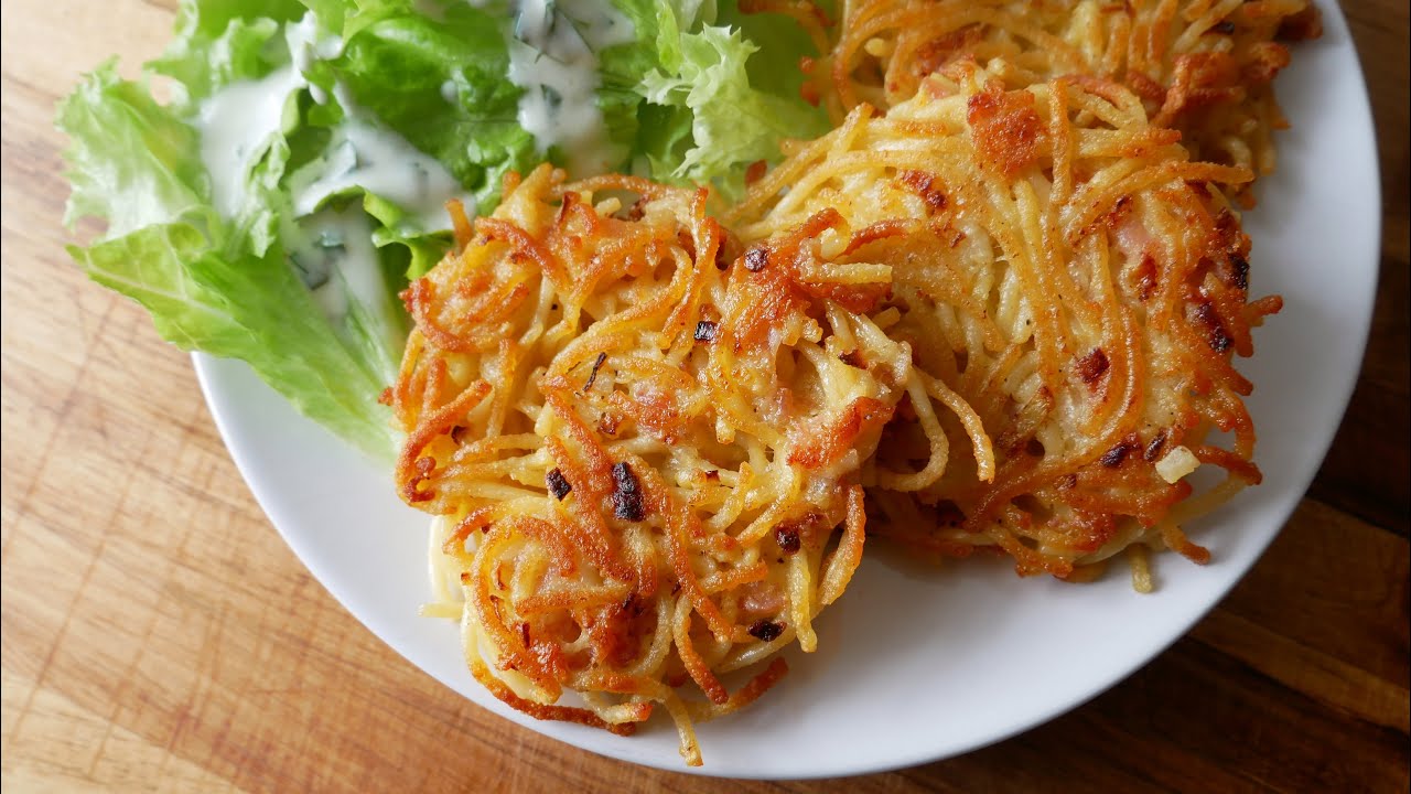Spaghetti Bratlinge mit Speck (Rezept) || Spaghetti Fritters with Bacon (Recipe) || [ENG SUBS]