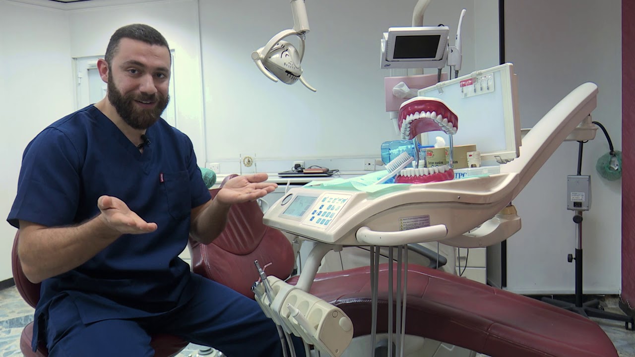 تنظيف الاسنان مع د.فرقد نجم في عيادات ابتسامة بغداد