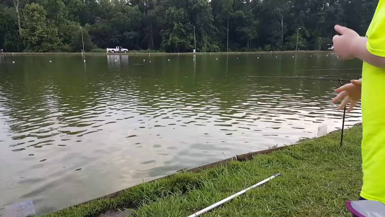 Wed Night Tournament @ Bolins Fishing Lake. Rain, Thunder, & Possum Hooked up w/ *Team Country Boys*
