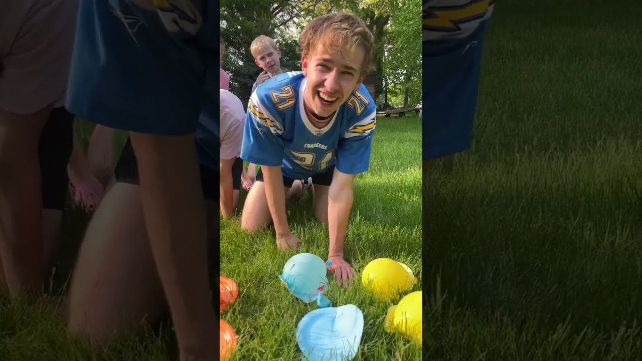 Family Water Balloon Surprise Game🎈