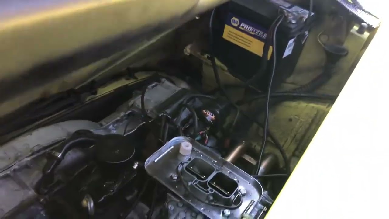 Porsche 914 jaune moteur