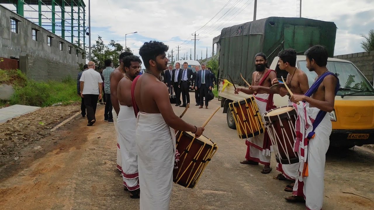 Foreigners reacting to Chenda Melam