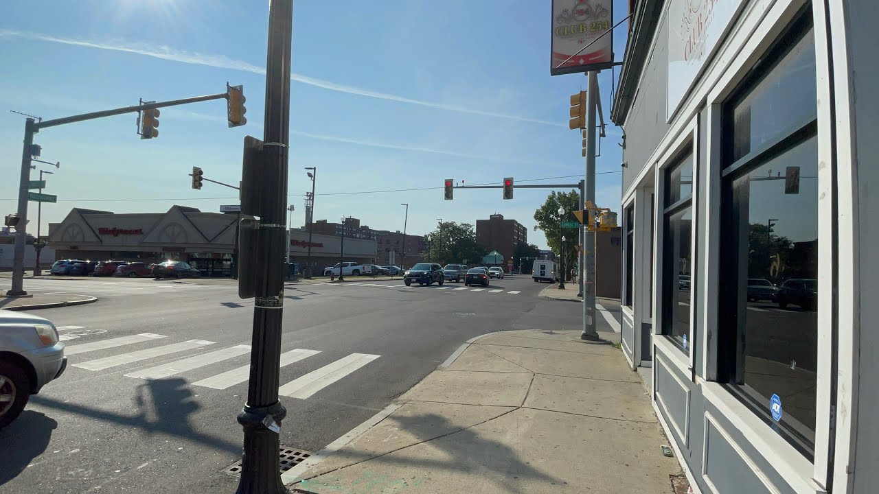 Exploring/Walking on Quiet Roads in Lawrence, MA w/little bit of Downtown