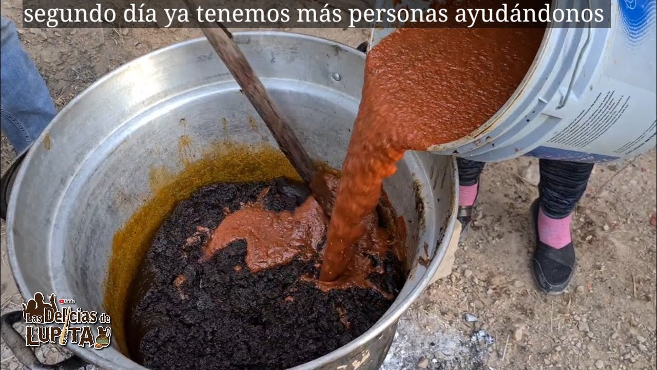 Preparativos para boda Oaxaqueña haciendo mole negro | Las Delicias de Lupita