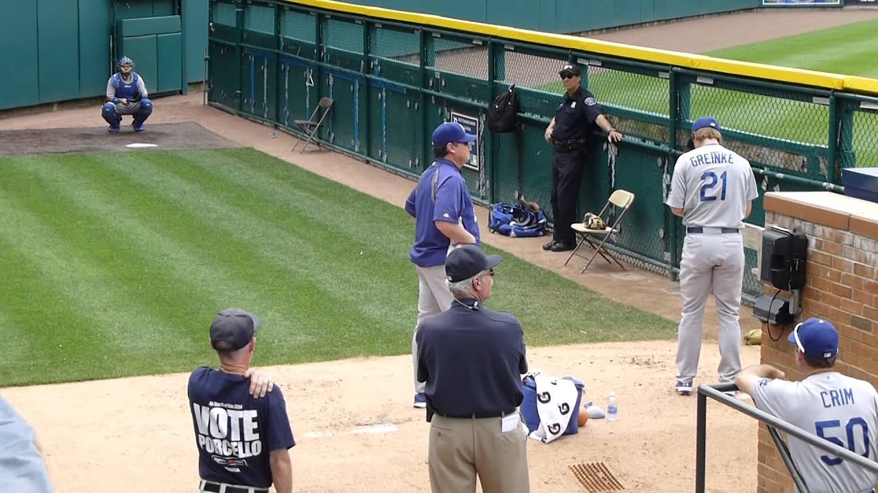 Dodgers' Zack Greinke works on his stuff in bullpen