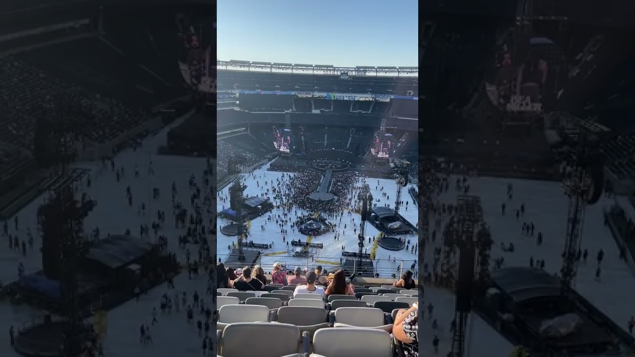 Bea Miller - making bad decisions @ MetLife Stadium (June 4th 2022)