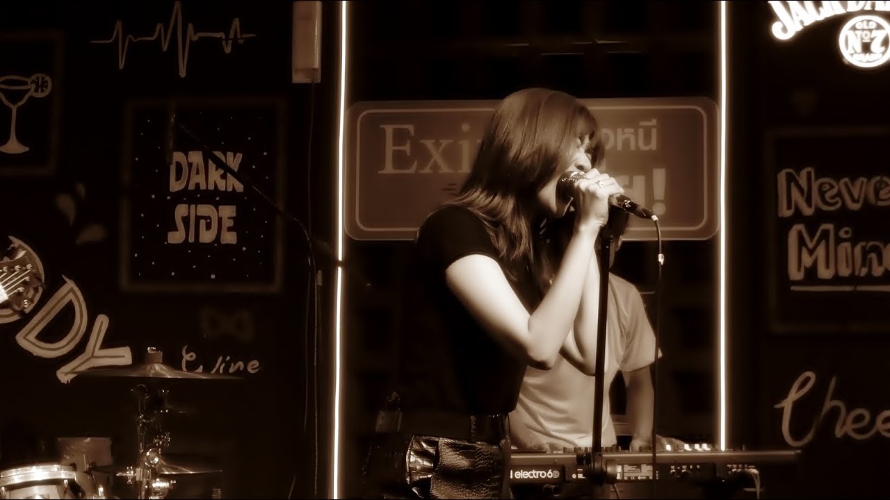 เธอรักเขาตอนเรารักกัน+วาดไว้ - ALIZ  @ CHIC #ALIZband​  #Leenam #พังNight