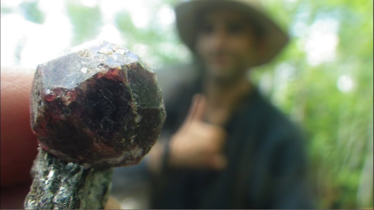 Finding Garnets at the River Valley Garnet Mine   Canada