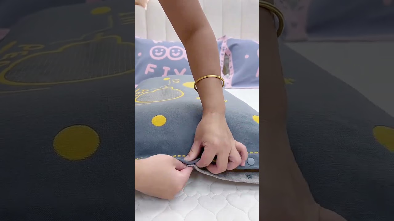 side snap button design makes it easier to install and remove the pillow core, so the pillow