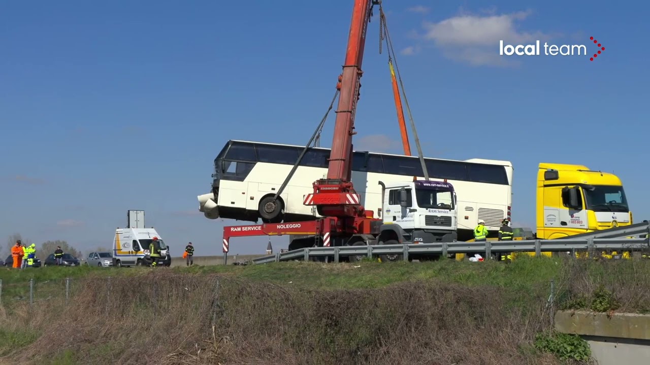 Incidente pullman A14, rimozione: fine operazioni, giacche a terra