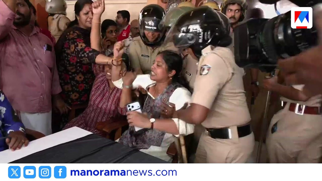 വലിയങ്ങാടിയില്‍ കെട്ടിടം തകർന്ന് മൂന്നു പേർ മരിച്ചു; മേയർക്കെതിരെ പ്രതിഷേധം ​| kozhikode