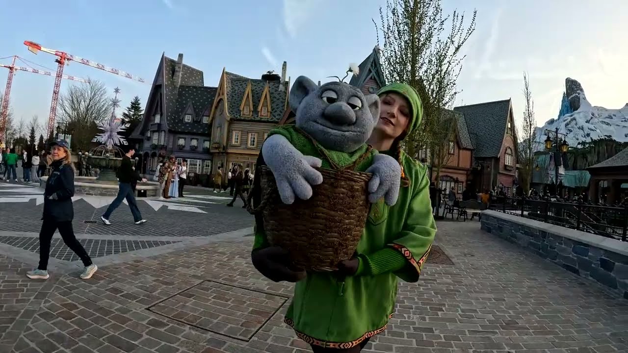 Adventure Bay to World of Frozen - Disney Adventure World Paris - Walkthrough POV