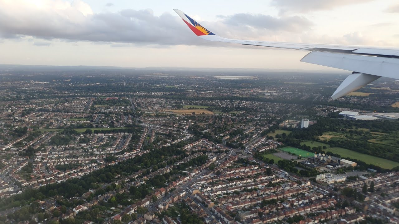 Philippine Airlines Flight PR720 On Final Approach Into London.