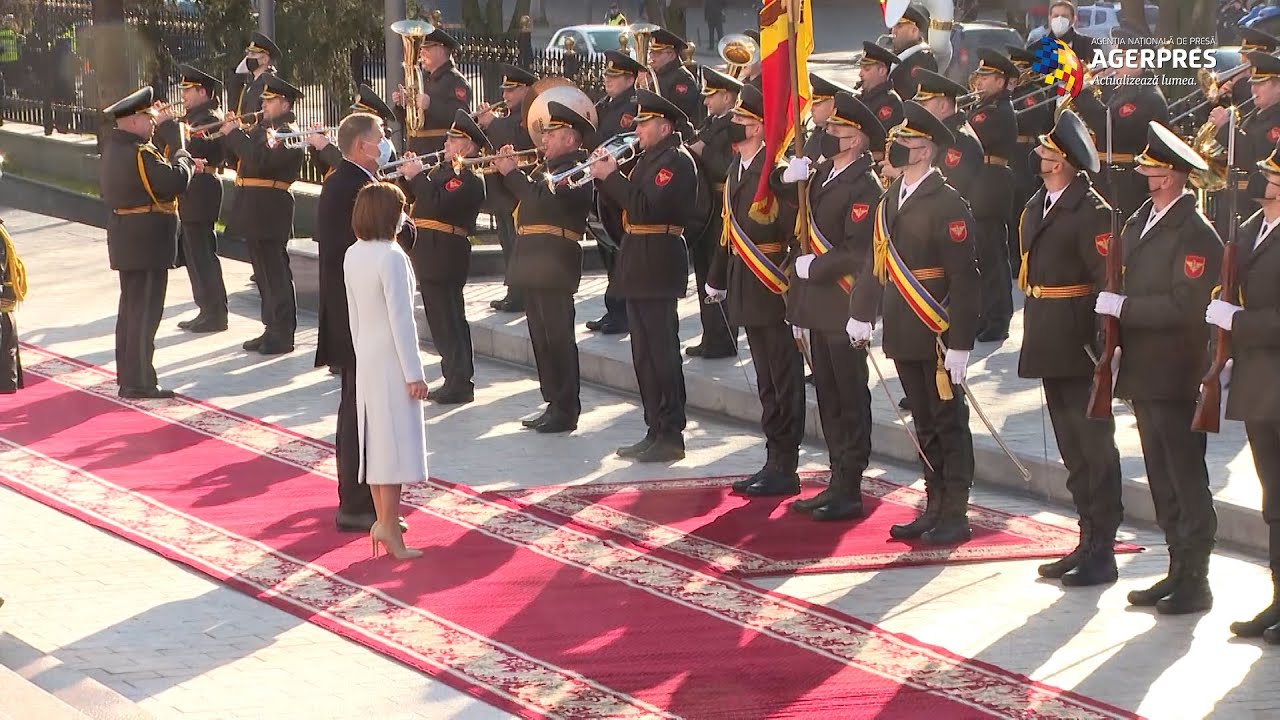 Preşedintele Klaus Iohannis - primit cu onoruri militare la Chişinău de către Maia Sandu