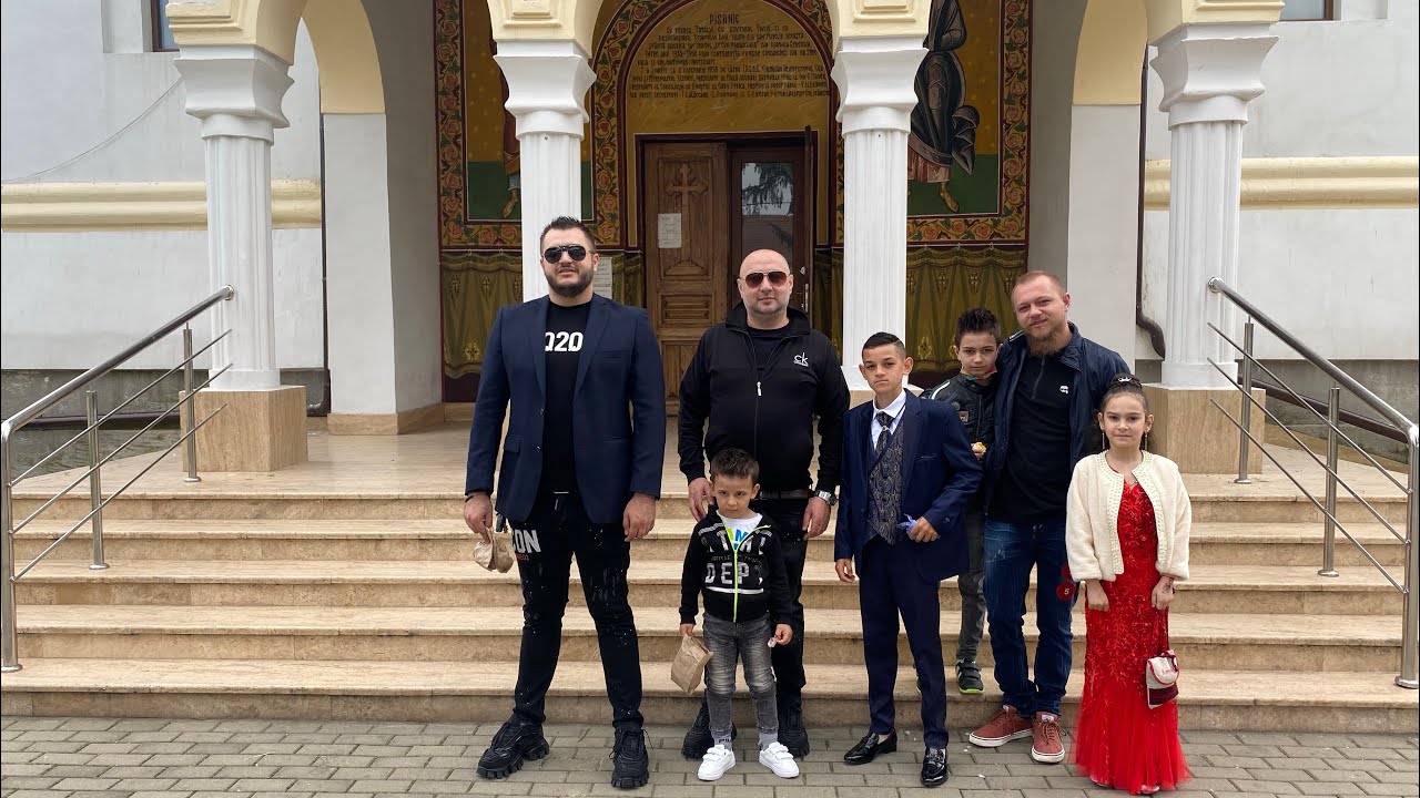 Hristos a Înviat Prieteni și fani ❌ Paste fericit ❌ La biserica cu Leo de la Strehaia ❌Patroana aste