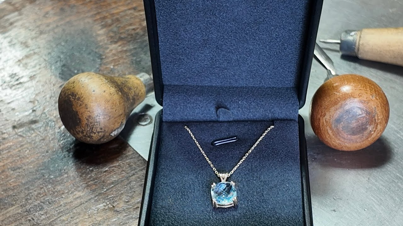 🌟💙 Setting the Stone: Aquamarine on a Gold Necklace