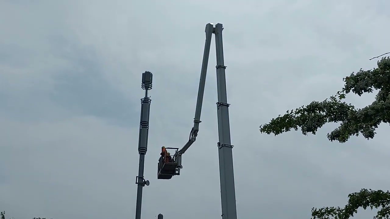 Dewsbury, mobile phone mast installation!