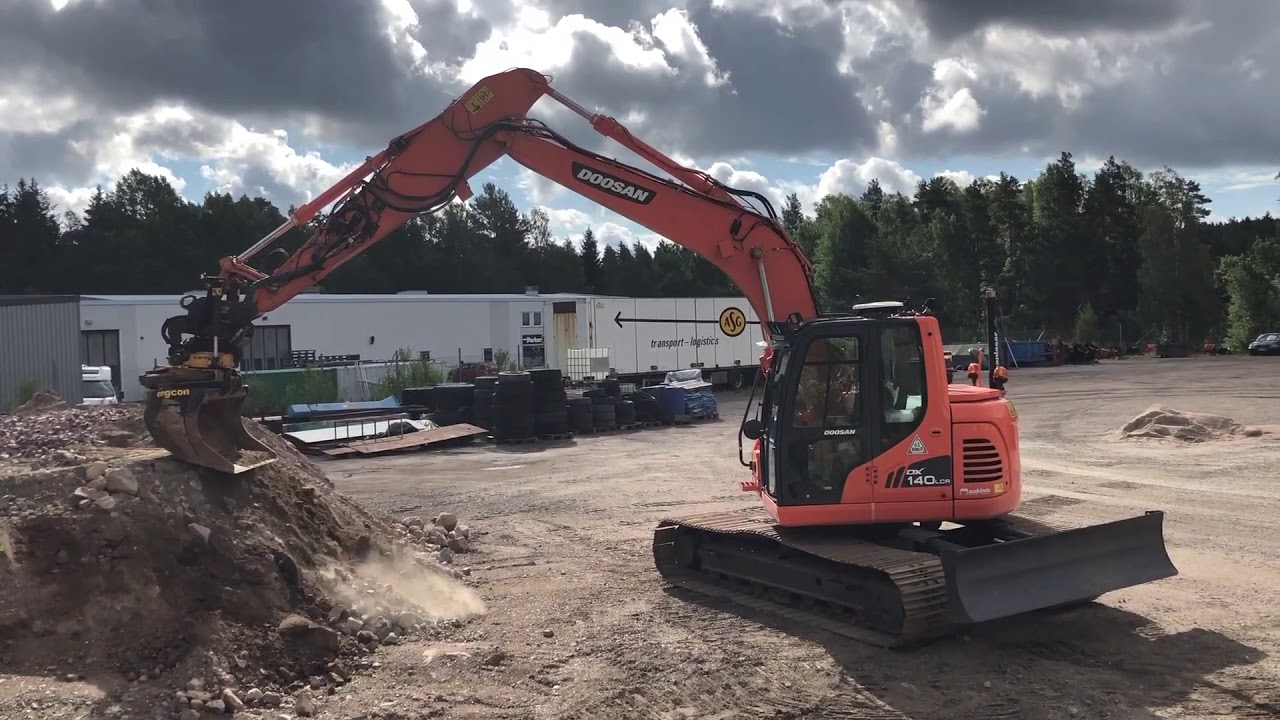 Köp Grävmaskin Doosan DX140LCR 3 på Klaravik
