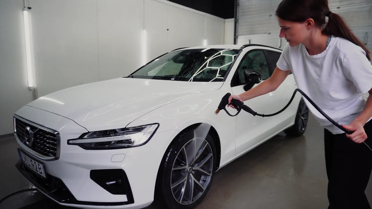 VOLVO FÅR FÖRSTA TVÄTTEN