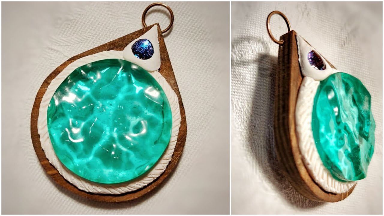 Fantasy pendant with epoxy resin, wood and clay. Ciondolo fantasy in resina epossidica, legno e fimo
