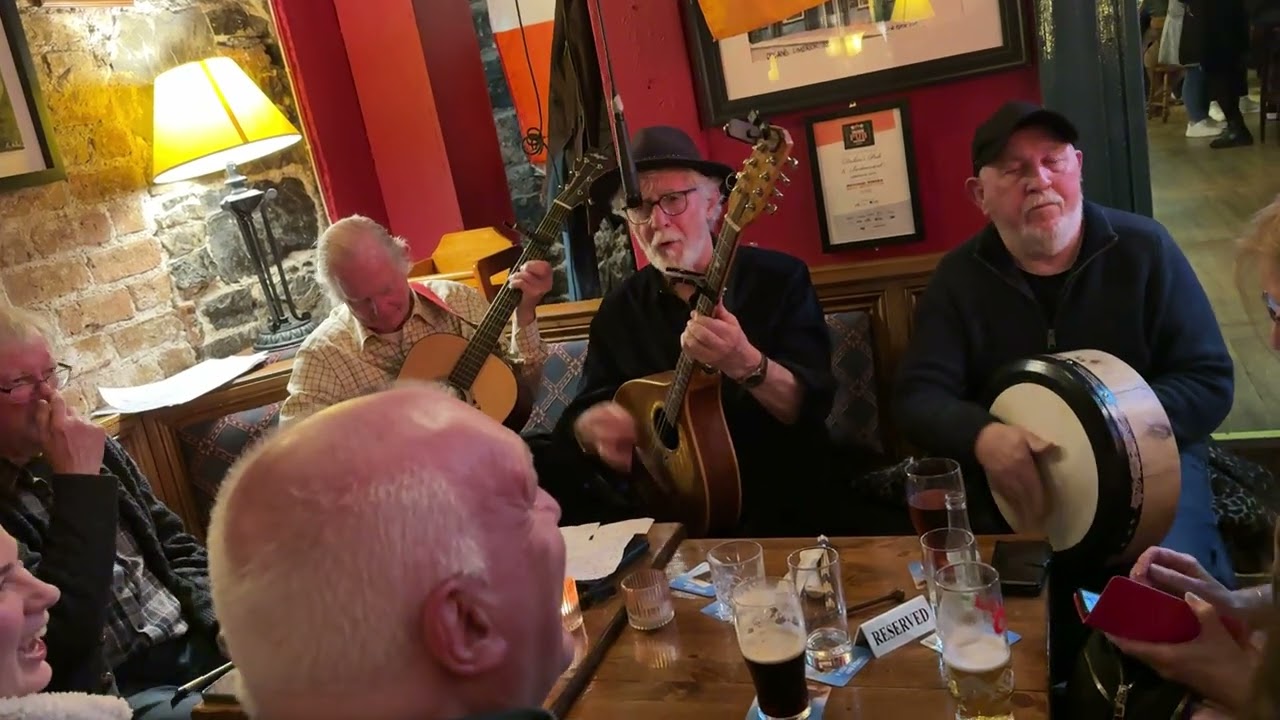 Traditional music at Doolan’s pub