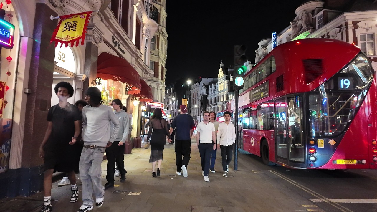 Night Walk in London | Piccadilly Circus, Regent Street, Chinatown | 4K Central London Walking Tour