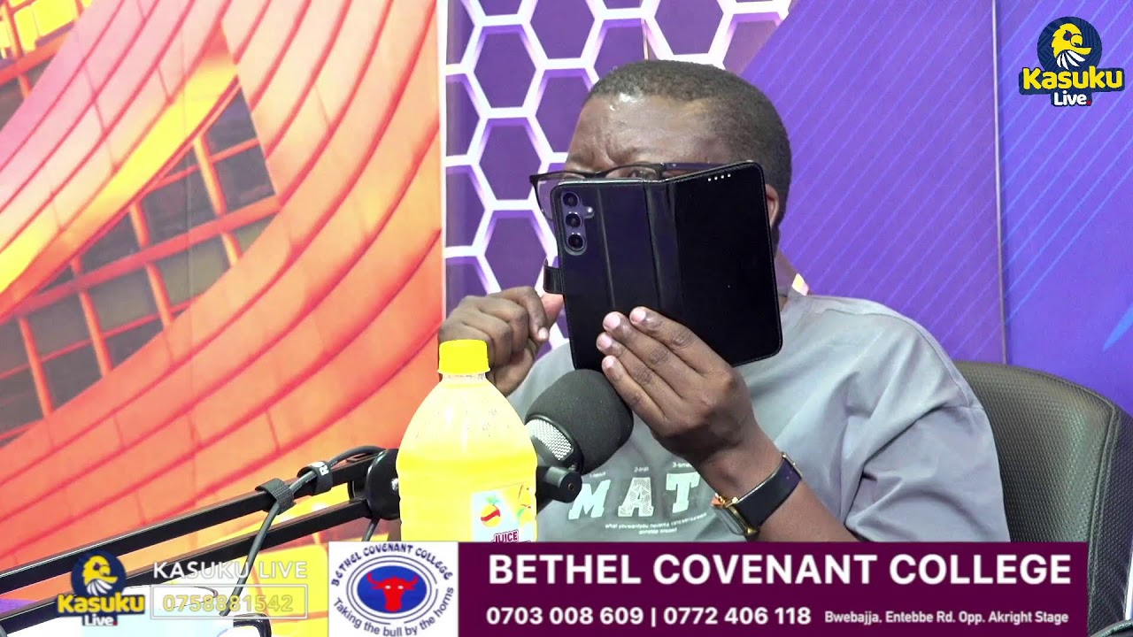 Talk and Talk Show Pallaso Alien Edition