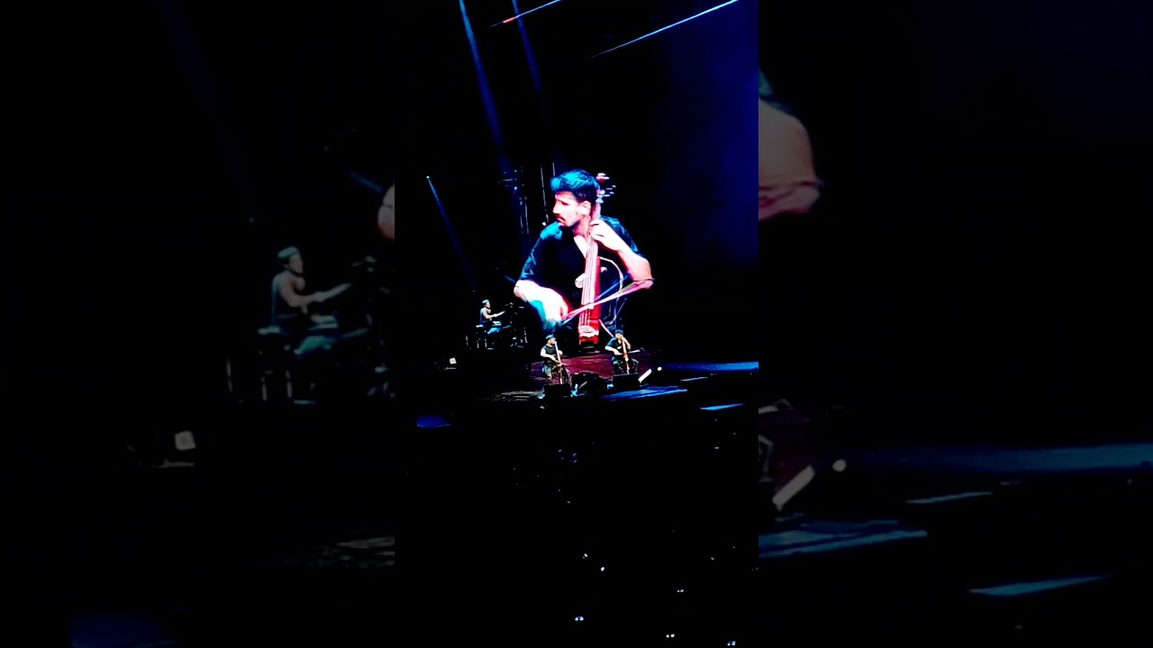 2Cellos Unplugged ,ma con potenza #rock #live #like #2cellos #music #beautiful #women #youtube