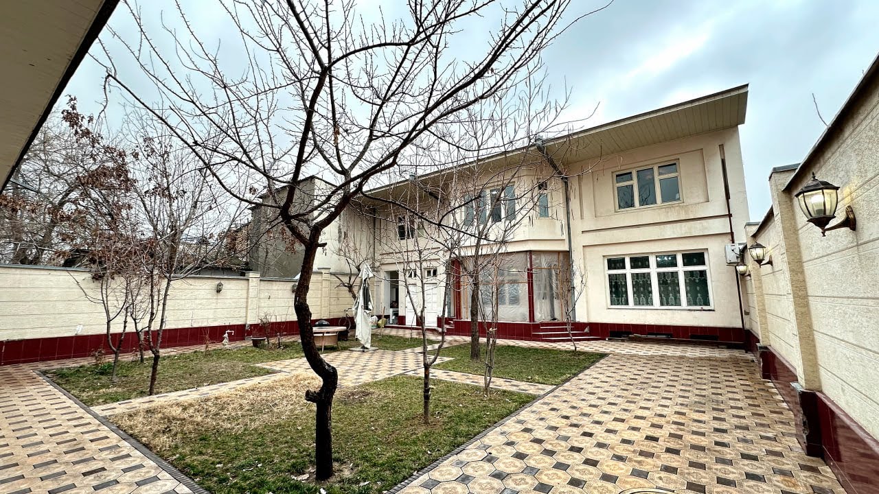 Katta Oila Uchun 2 Qavatli Hovli Yer Hisobida Sotiladi🔥 +998337180100