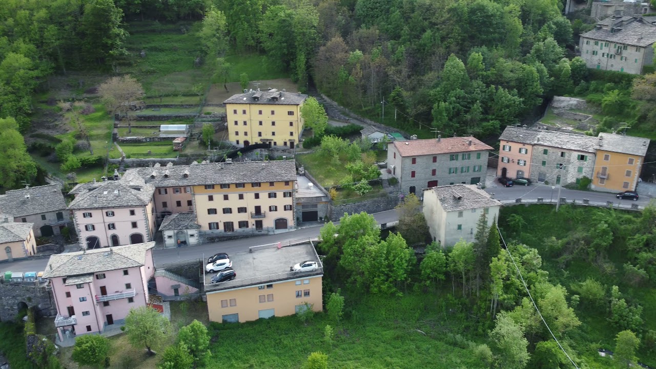 Borghi più belli d'Italia, Fiumalbo, abetone ,appennino Toscoemiliano, visto dal drone DJI mini 2